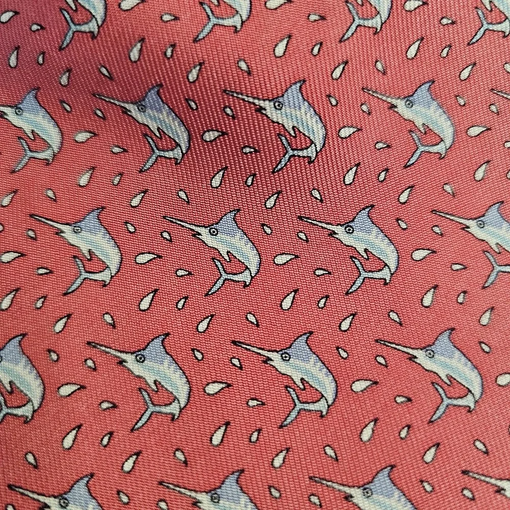 Vineyard Vines Tie Pink Swordfish Pattern Silk‎ 3.5